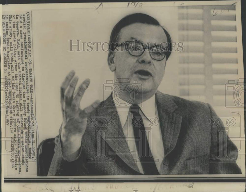 Load image into Gallery viewer, 1967 Press Photo Trade Ambassador William M. Roth at Washington News Conference
