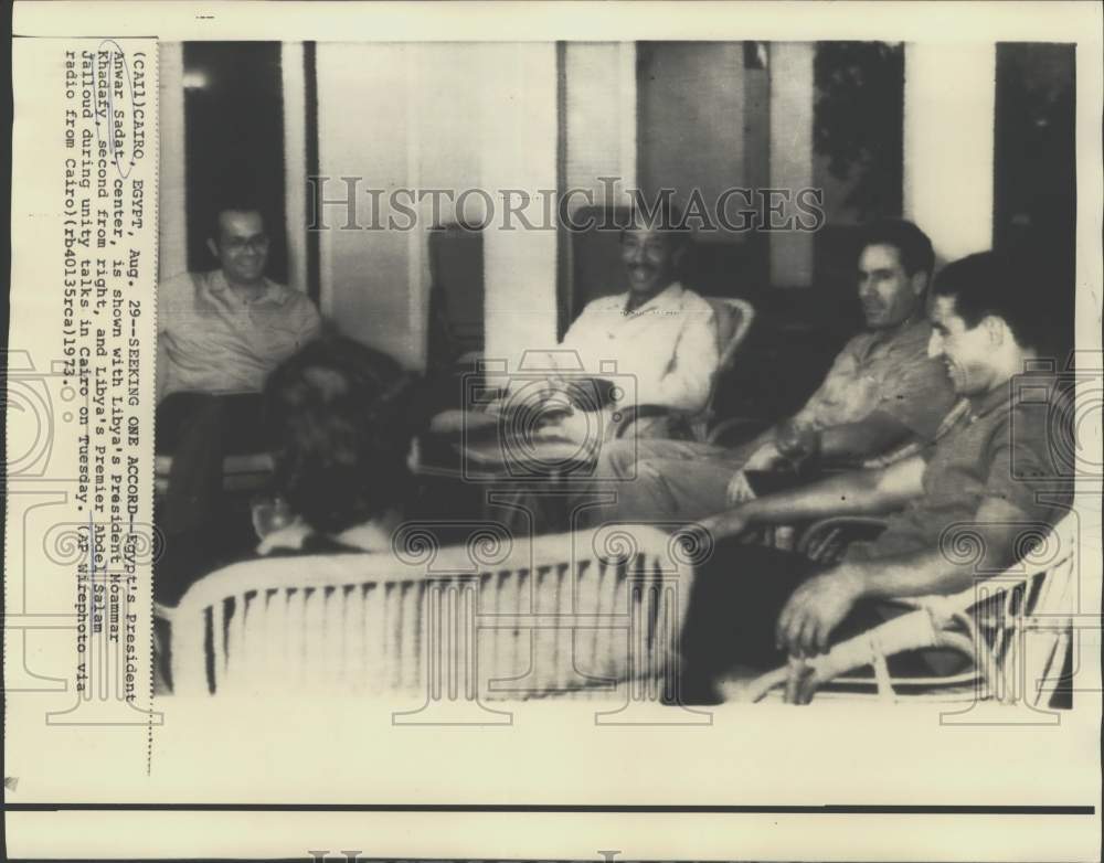 1973 Press Photo President Anwar Sadat talks with Libyan leaders in Cairo, Egypt