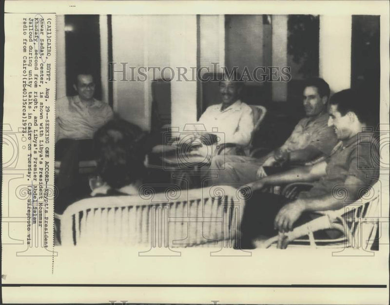 Load image into Gallery viewer, 1973 Press Photo President Anwar Sadat talks with Libyan leaders in Cairo, Egypt
