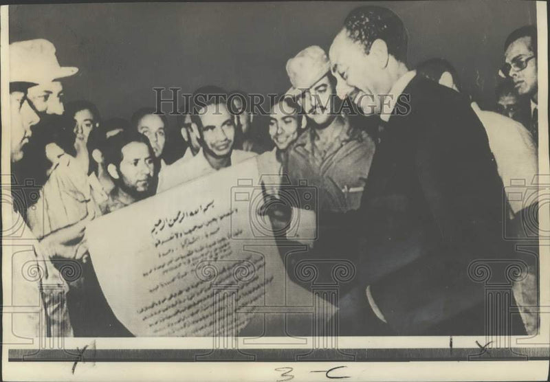 Load image into Gallery viewer, 1973 Press Photo Libyans Petition Egypt's Anwar Sadat for Egypt-Libya Merger
