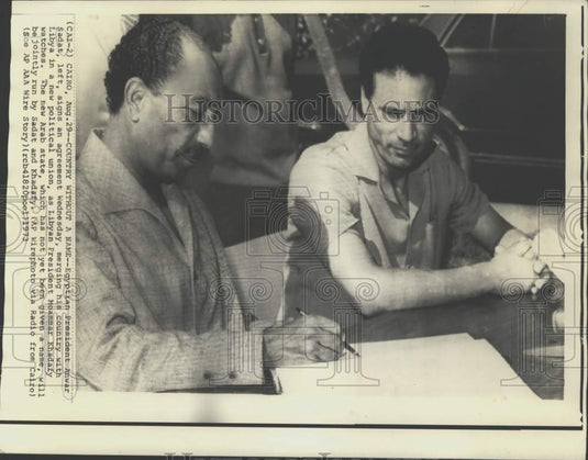 1973 Press Photo Egyptian, Libyan Presidents Sign Countries' Merger Agreement