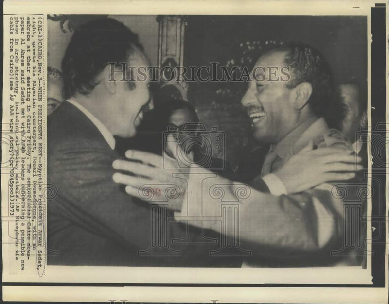 Load image into Gallery viewer, 1973 Press Photo Egyptian, Algerian Presidents Meet in Cairo - now39700
