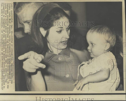 1967 Press Photo Lynda Bird Johnson holds baby Lynda Bradshaw at an event, Wash.