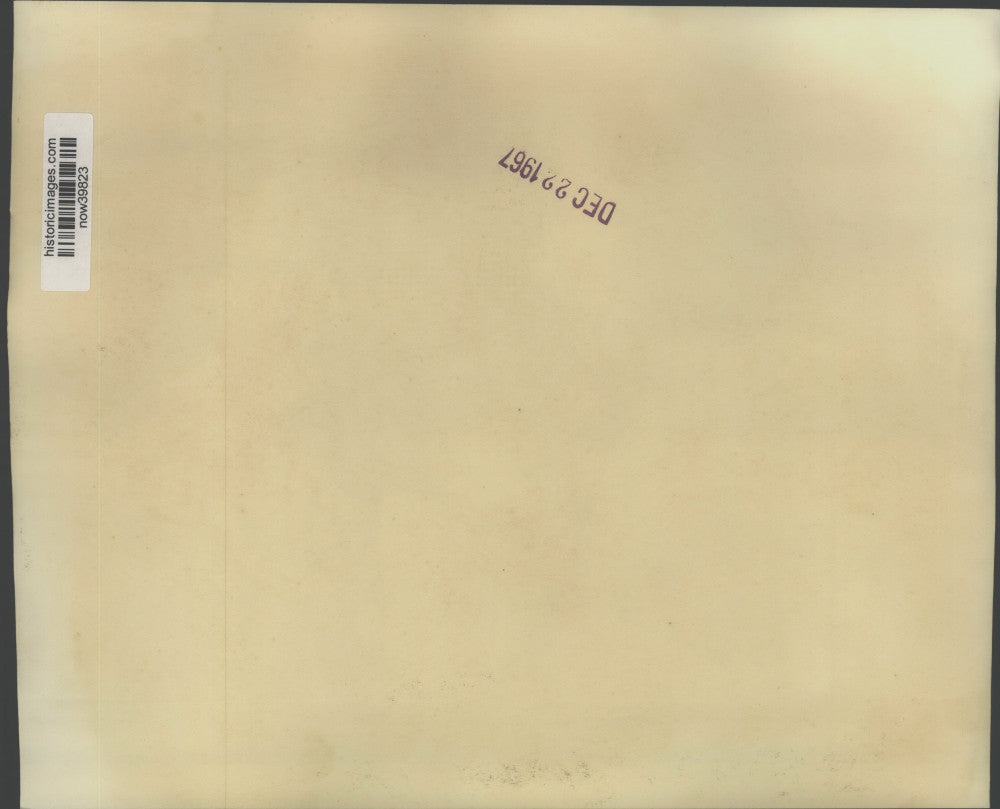 1967 Press Photo Mrs. Lyndon Johnson hands a baby to daughter Lynda Robb, Wash.