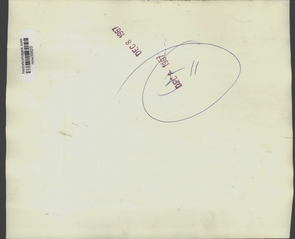 1967 Press Photo Chef Clement Maggia & Lynda Johnson admire wedding cake, Wash.