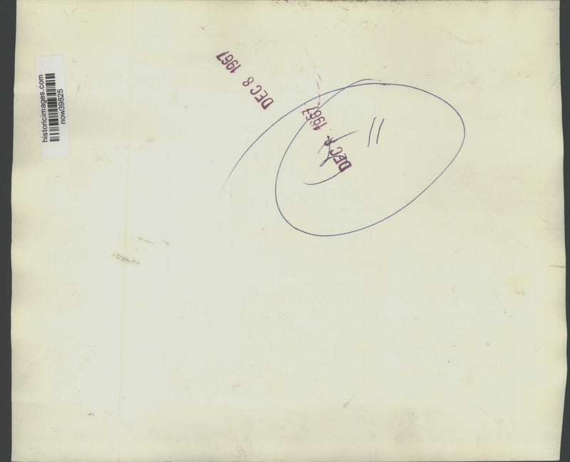Load image into Gallery viewer, 1967 Press Photo Chef Clement Maggia &amp; Lynda Johnson admire wedding cake, Wash.
