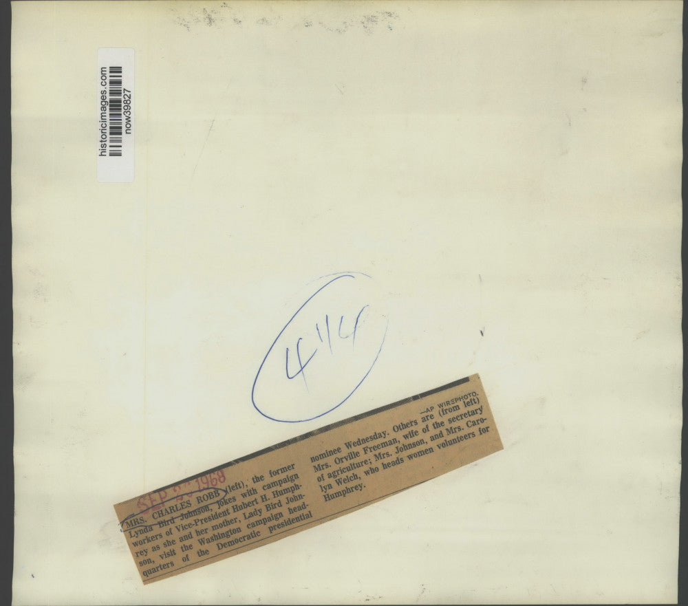 1968 Press Photo Lynda Bird Johnson jokes with campaign workers in Washington