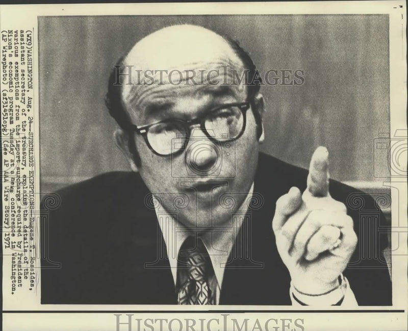 Load image into Gallery viewer, 1971 Press Photo Treasury Sec. Eugene Rossides speaks at news conference, Wash.
