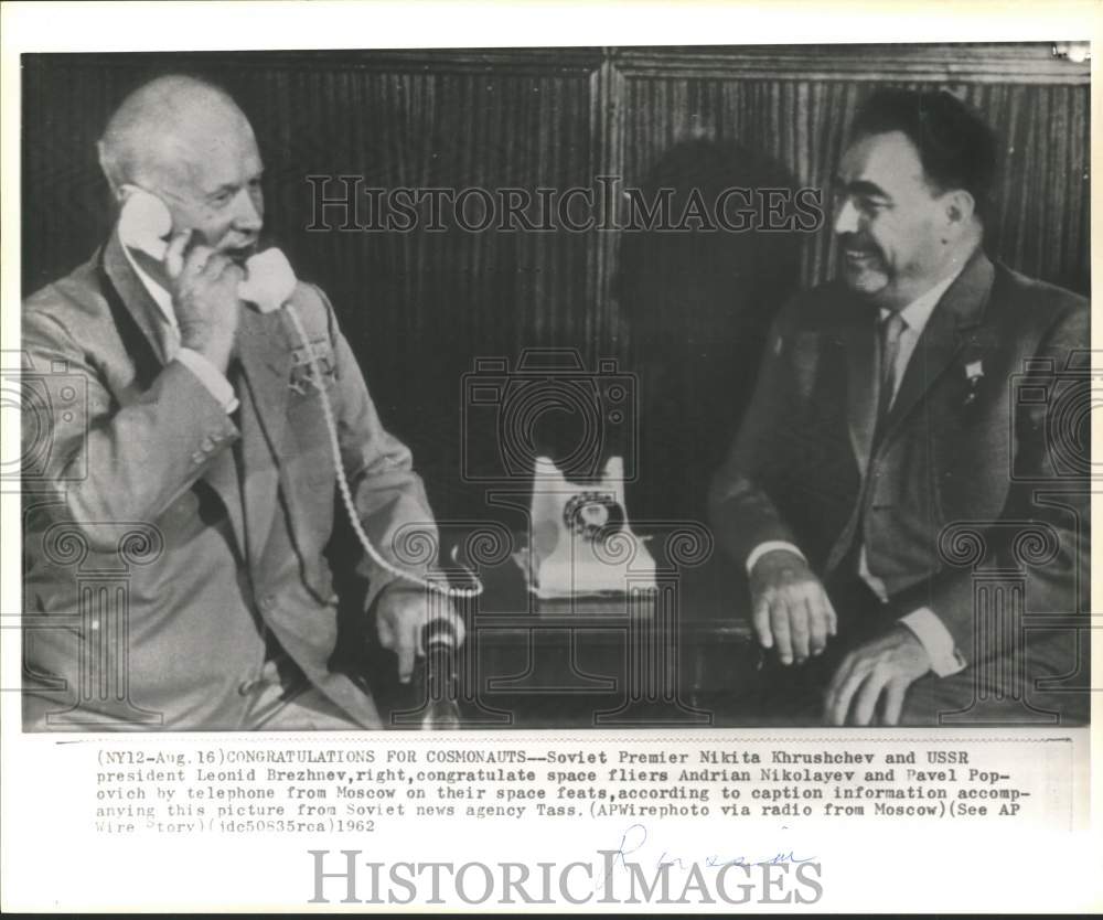 1962 Press Photo Soviet leaders congratulate cosmonauts on their success, Moscow