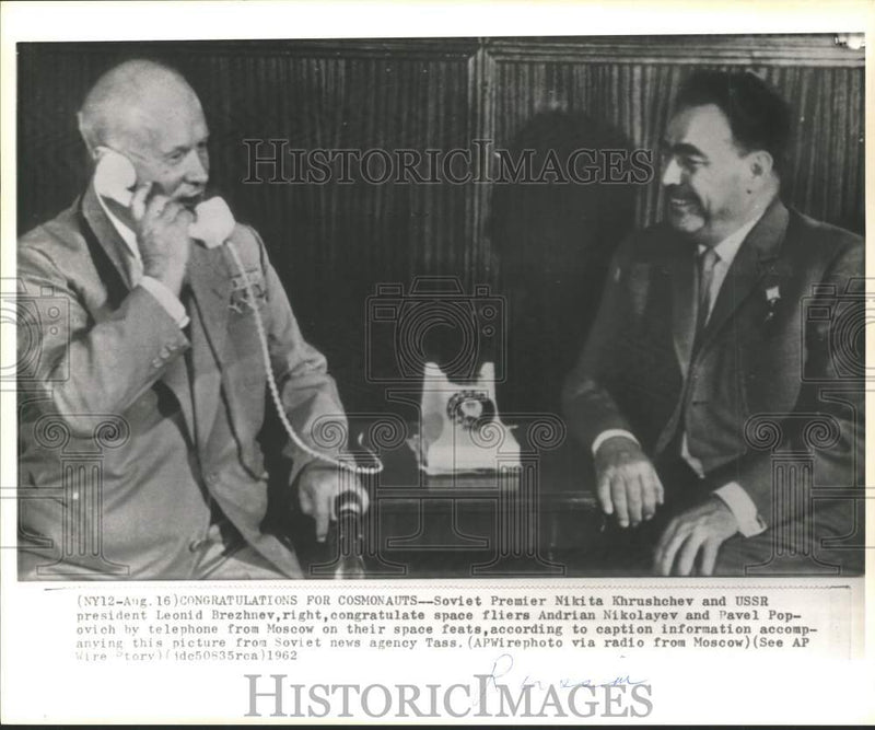 Load image into Gallery viewer, 1962 Press Photo Soviet leaders congratulate cosmonauts on their success, Moscow
