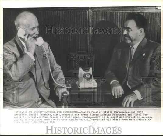 1962 Press Photo Soviet leaders congratulate cosmonauts on their success, Moscow