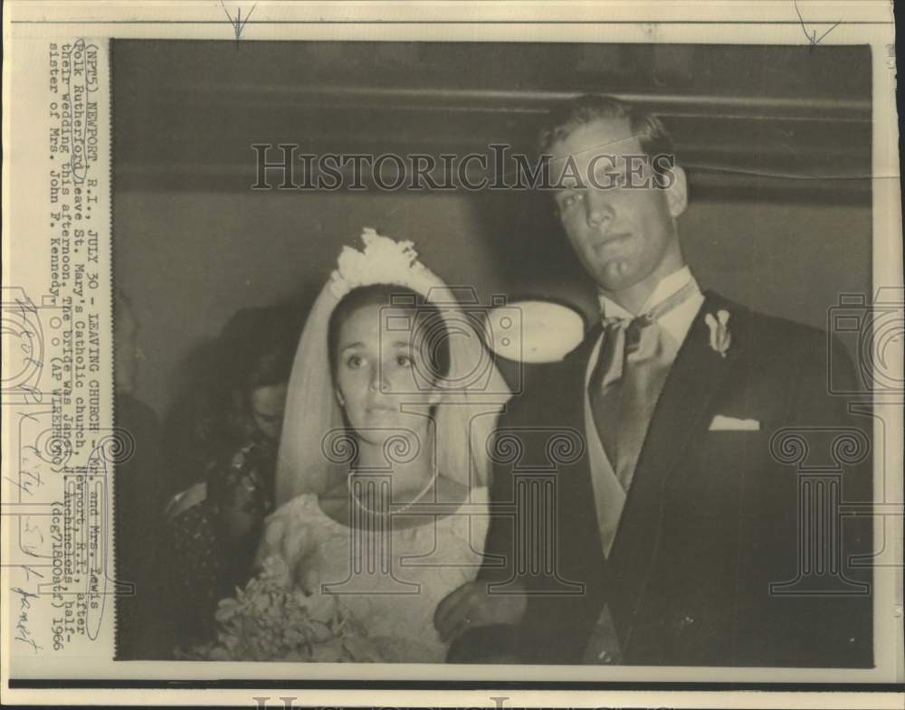 1966 Press Photo Mr. &amp; Mrs. Lewis Rutherford leave church after wedding, R.I.