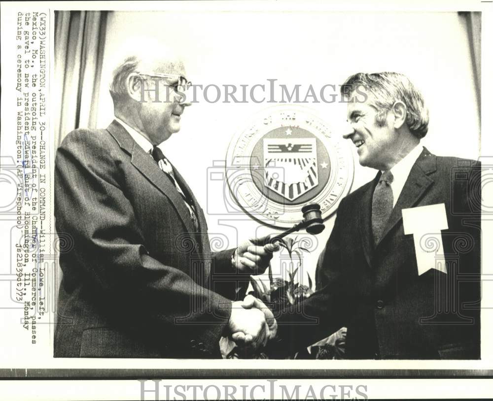 1973 Press Photo Chamber of Commerce Pres. William Lowe with Edward Rust, Wash.