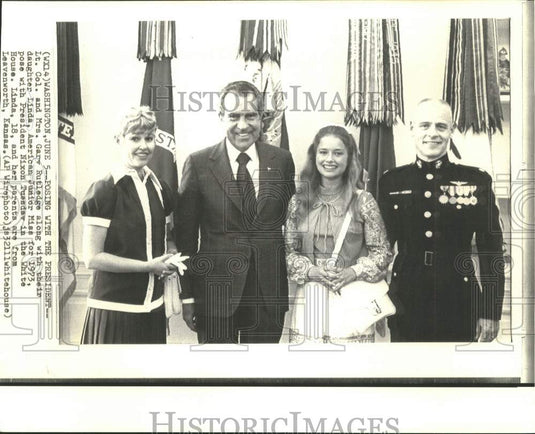 1973 Press Photo Lt. Col. Rutledge & family, pose with President Nixon, Wash.
