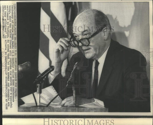 1967 Press Photo Secretary of State Dean Rusk Talks Vietnam Peace before Press