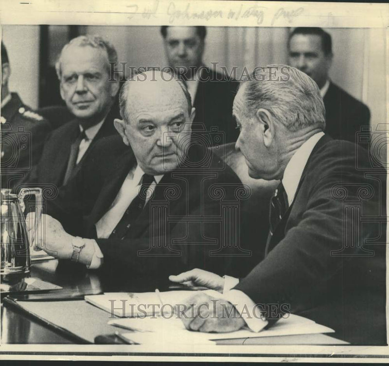 Load image into Gallery viewer, 1968 Press Photo Secretary of State Dean Rusk at a meeting in Washington
