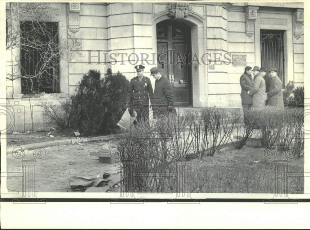 1968 Press Photo The scene in front of a Russian Embassy after an explosion