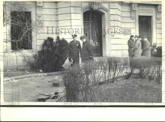 1968 Press Photo The scene in front of a Russian Embassy after an explosion