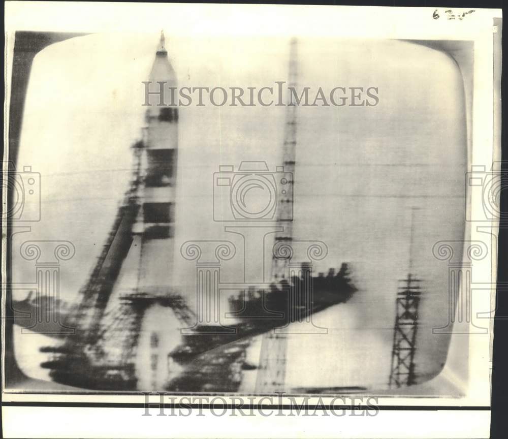 1969 Press Photo The Soyuz 8 spacecraft launches from Baikaonur Cosmodrome, Asia