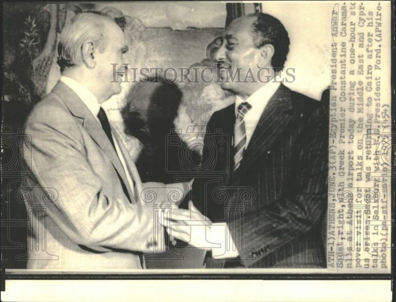 Load image into Gallery viewer, 1975 Press Photo Egypt's Pres. Anwar Sadat greets Constantine Caramanlis, Greece
