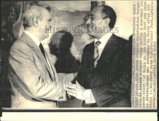 1975 Press Photo Egypt's Pres. Anwar Sadat greets Constantine Caramanlis, Greece