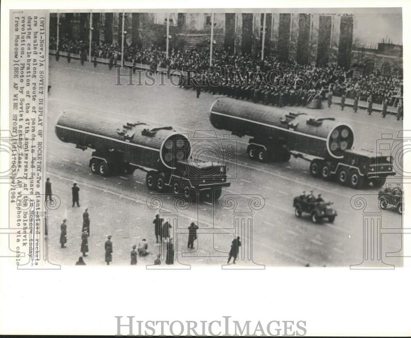 Load image into Gallery viewer, 1964 Press Photo Two large rockets travel along a parade route in Moscow, Russia
