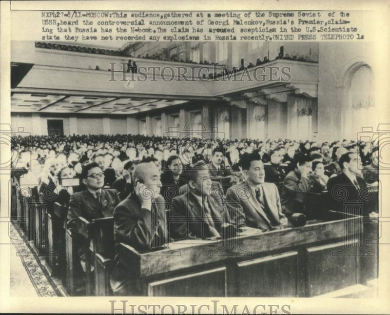 Load image into Gallery viewer, 1953 Press Photo Crowd at Meeting of Supreme Soviet of the USSR, Moscow
