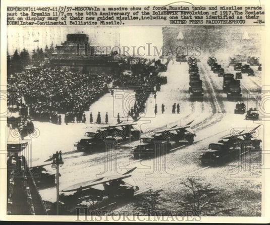 1957 Press Photo Soviet Might Passes Kremlin in Revolution Celebratory Parade