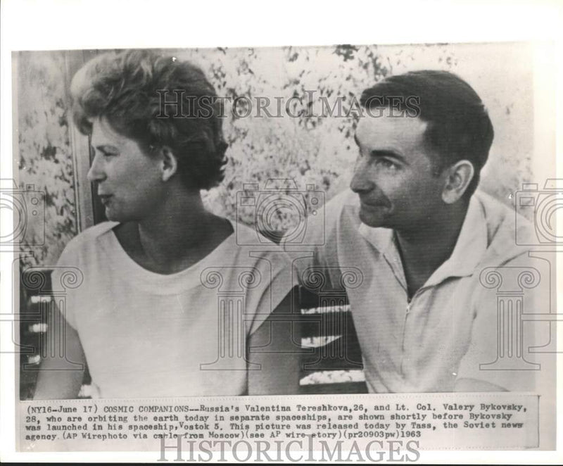 Load image into Gallery viewer, 1963 Press Photo Soviet Cosmonauts Valentina Tereshkova, Valeri Bykovsky
