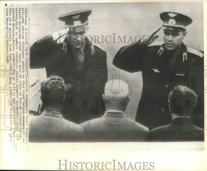 Load image into Gallery viewer, 1962 Press Photo Cosmonauts Salute to Soviet Hierarchy at Moscow Airport
