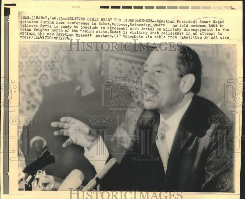 1974 Press Photo Egyptian Pres. Anwar Sadat speaks at a news conference, Morocco