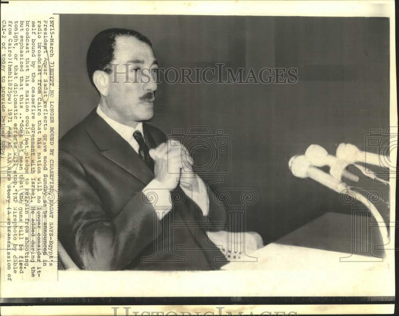 Load image into Gallery viewer, 1971 Press Photo Egypt's Pres. Anwar Sadat sits solemnly at a broadcast, Cairo
