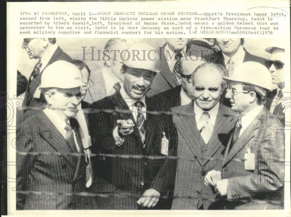 1976 Press Photo Egyptian President Anwar Sadat at West German Nuclear Station