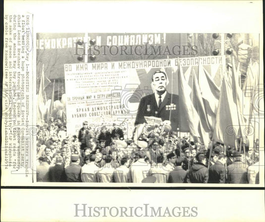 1974 Press Photo Soviet Communist Party Chief Brezhnev Poster on May Day Float
