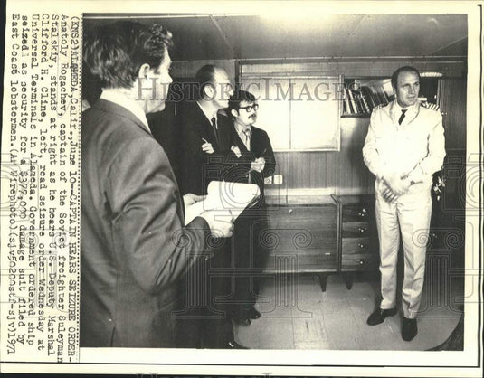 1971 Press Photo Captain Anatoly Rogachev hears Clifford Cline read orders, CA.