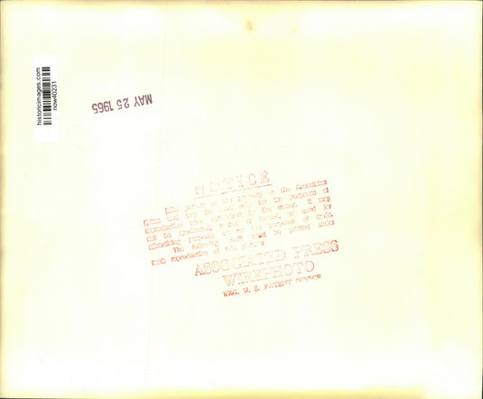 1965 Press Photo 160-year-old Shirali-Baba Muslimov holds granddaughter, Russia