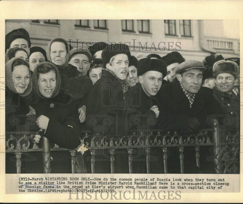 Load image into Gallery viewer, 1959 Press Photo Locals line up to see Prime MInister Harold Macmillan, Ukraine
