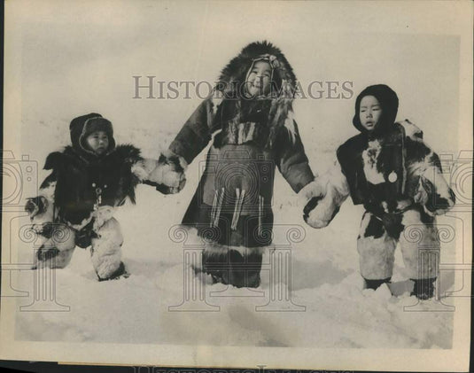 1960 Press Photo Children from Kamchatka, Russia Warmly Dressed - now40237