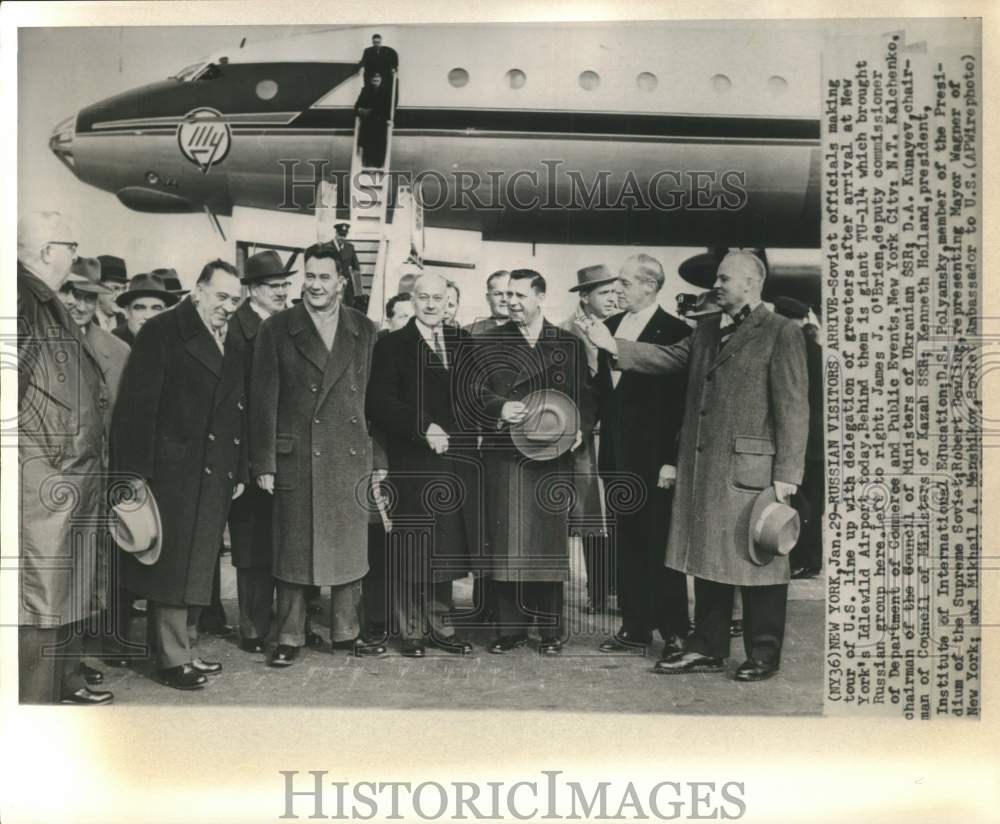 1960 Press Photo Soviet officials are greeted by a crowd upon arrival, New York