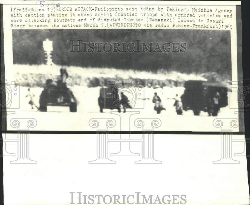 Load image into Gallery viewer, 1969 Press Photo Soviet frontier troops attack Chenpao with armed vehicles
