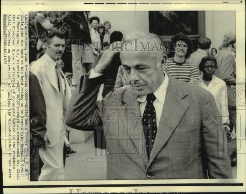 1974 Press Photo White House lawyer James D. St. Clair leaves court, Washington