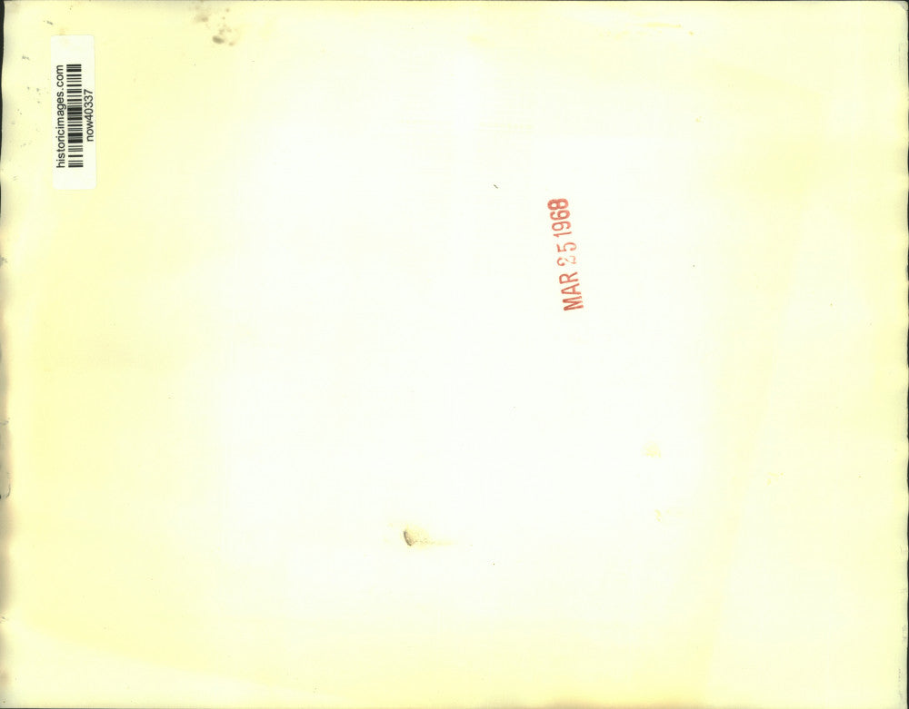 1968 Press Photo A jet flies above the stainless steel Gateway Arch, St. Louis