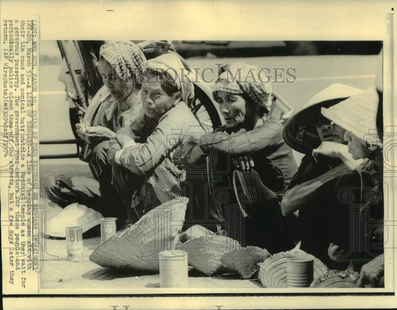 Load image into Gallery viewer, 1974 Press Photo A line of homeless women beg outside Buddhist temple, Saigon
