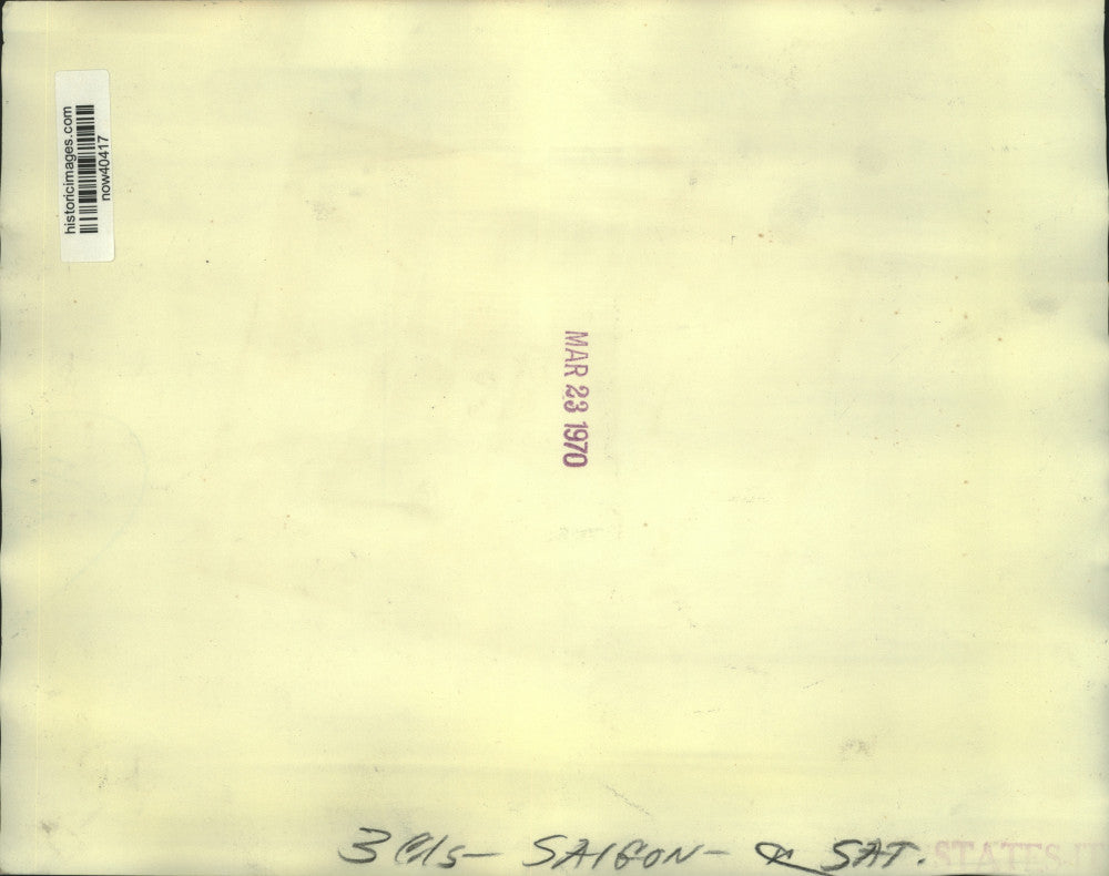 1970 Press Photo Thai troops & Vietnamese police examine a bombed home, Saigon