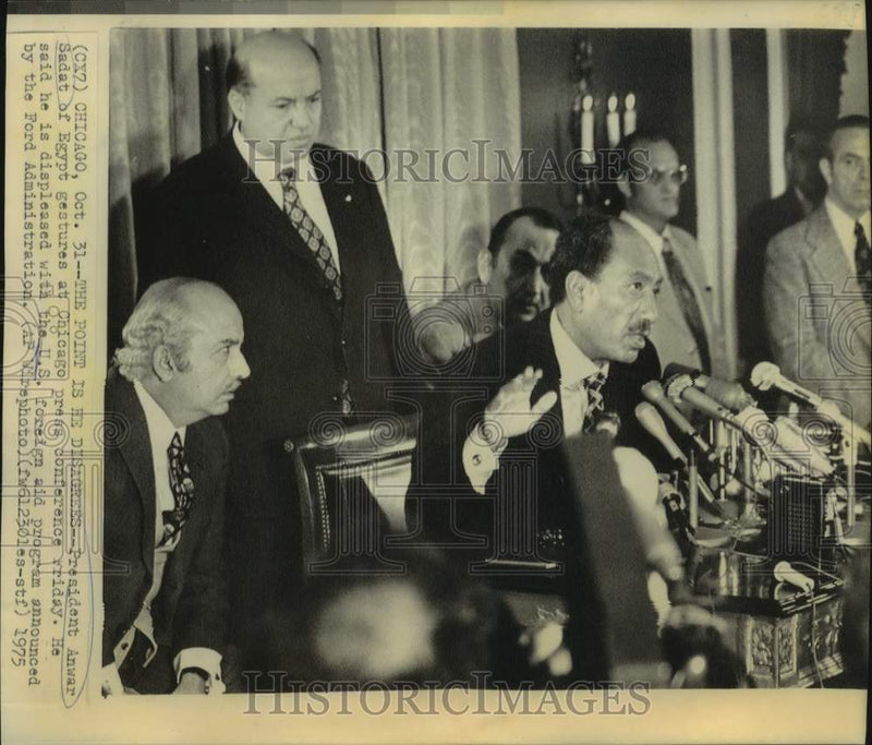 Load image into Gallery viewer, 1975 Press Photo Egypt's President Anwar Sadat at Chicago News Conference
