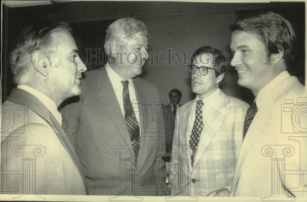 1975 Press Photo Commerce Secretary Rogers Morton & House Off-Shore Oil Members