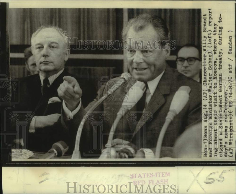 Load image into Gallery viewer, 1970 Press Photo West German Chancellor/Foreign Minister at Bonn News Conference
