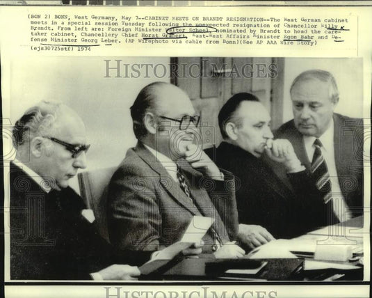 1974 Press Photo West German Cabinet Meeting on Willy Brandt Resignation