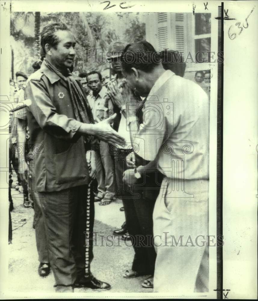 1973 Press Photo Cambodian President Lon Nol Shakes Well-Wisher&#39;s Hand