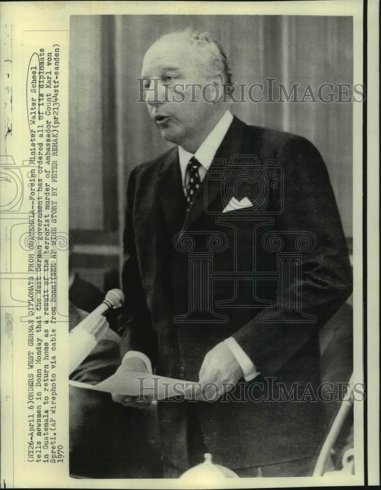 Load image into Gallery viewer, 1970 Press Photo West German Foreign Minister Announces Return of Diplomats

